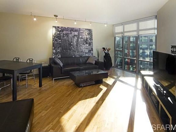 3rd image of 170 King St Unit 726