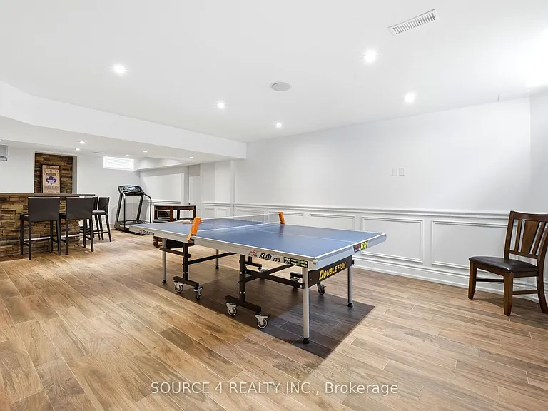 39 Amesbury Dr — Photo 38