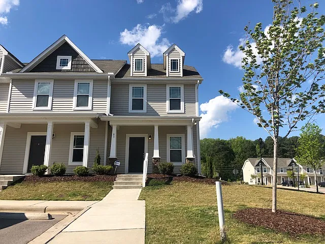 2 bed, 2.5 bath, 1027 sqft, $1,560 — Photo 1