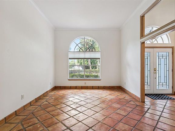 4th image of 381 CREEKSTONE COURT