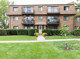400 E Kensington Rd APT D, Mount Prospect, IL 60056
