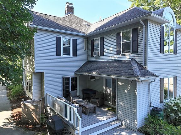 4th image of 100 Prescott St