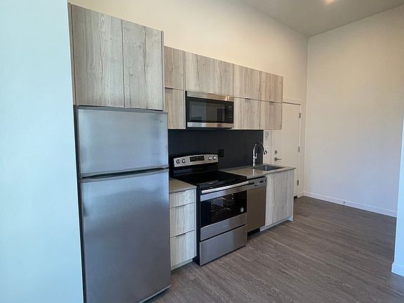 4th image of 1525 N Webster St #301