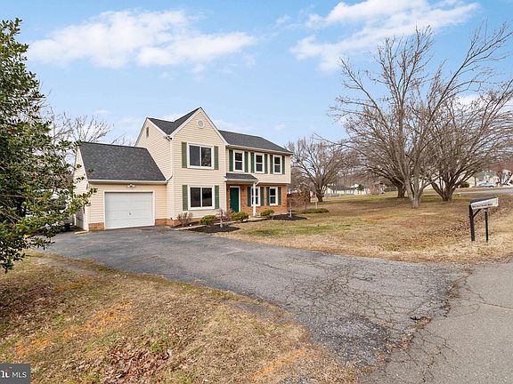 3rd image of 11726 Camelot Way