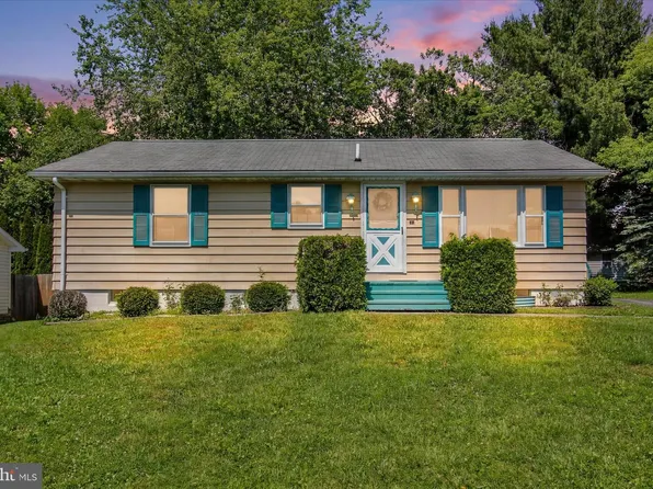 10 Cherry Ct, New Oxford, PA 17350