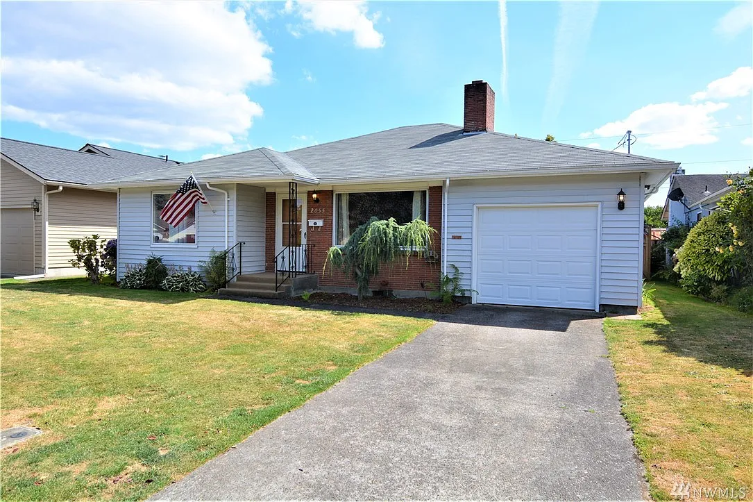 2655 Maple St photo 1