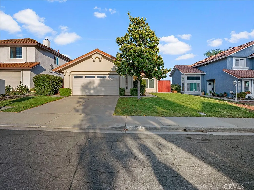 Building Photo - 39580 Medina Ct