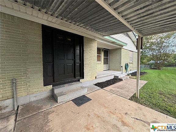 2nd image of 209 E Voelter Ave
