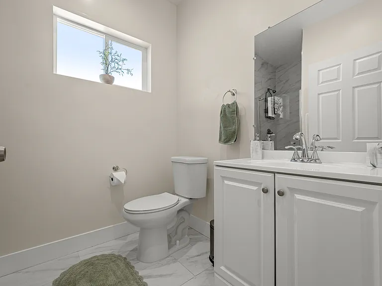 19508 Hart St — Photo 22