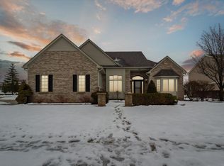 681 Pine Ridge Ave, Oxford, MI 48371