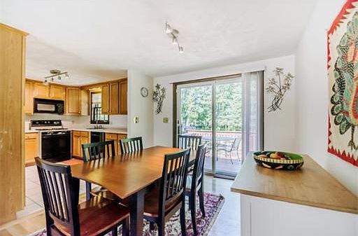 3rd image of 34 Sherwood Dr