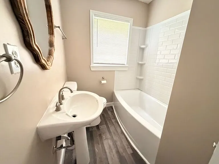 1600 Holbrook Ave — Photo 5
