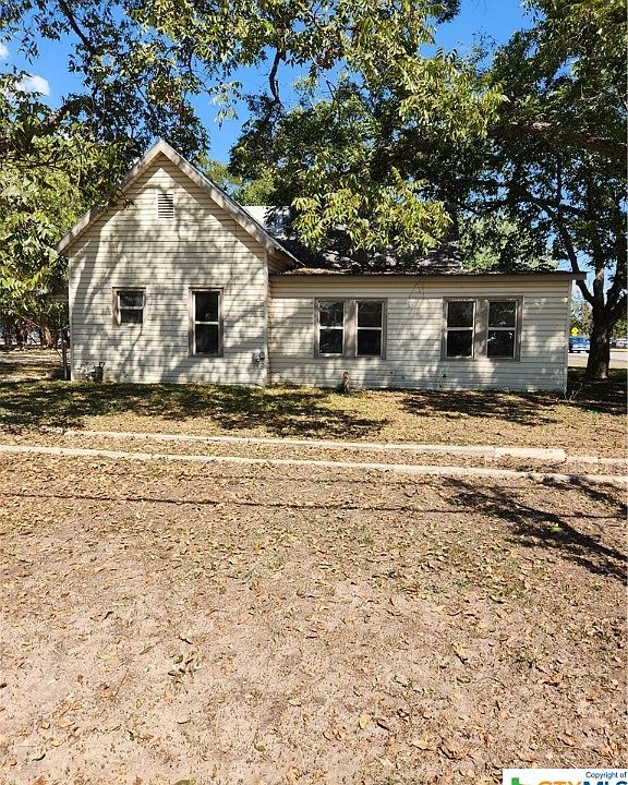1st image of 611 E Common St