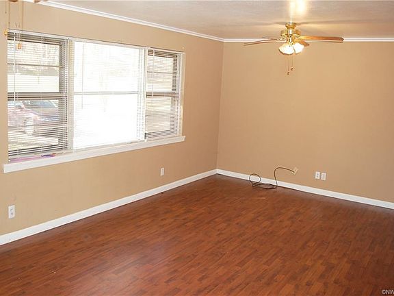 4th image of 3216 Dearborn St
