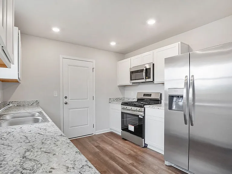 813 Ashford Dr — Photo 7