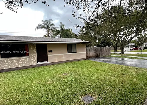 5048 SW 92nd Ter #5048 Photo 1