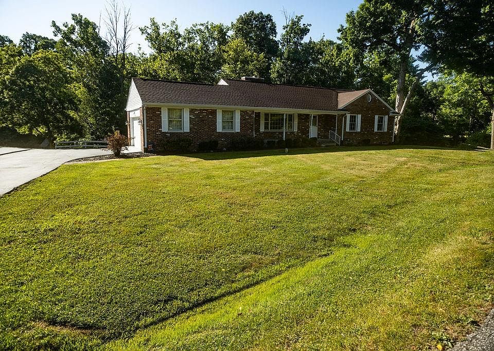 1st image of 6859 Hillcrest Dr