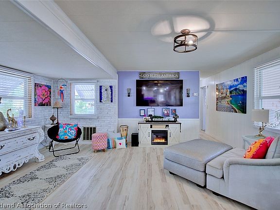 4th image of 3622 Delaware Ave