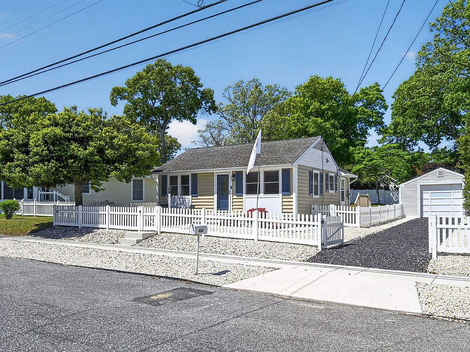 1st image of 404 Gorham Ave N