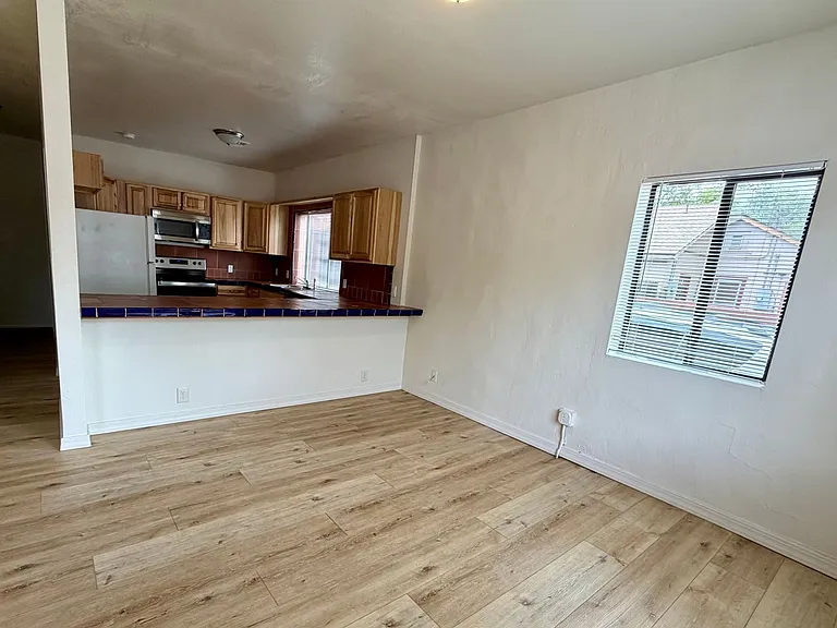 13 E Dupont Ave — Photo 26