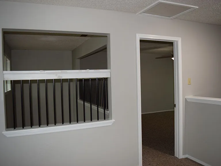 121 Perth Ct — Photo 12