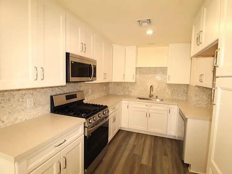 577 Thoreau Ln — Photo 7