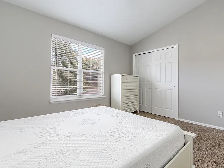 64 Vale Cir — Photo 3