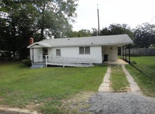 426 E Sproles Ave, Greenwood, SC 29649