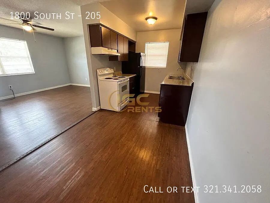 Cute 1 Bedroom 1 Bath Apartment! — Photo 2