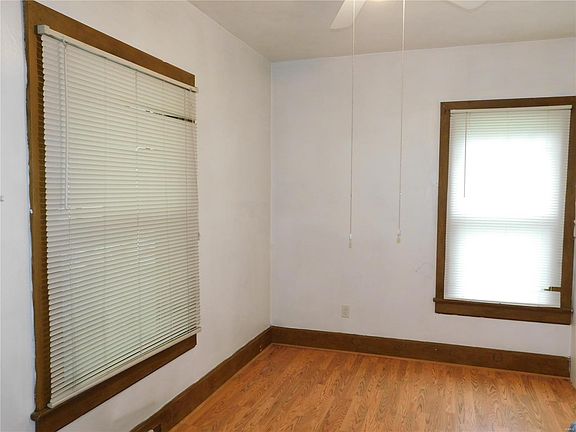 4th image of 305 E College St
