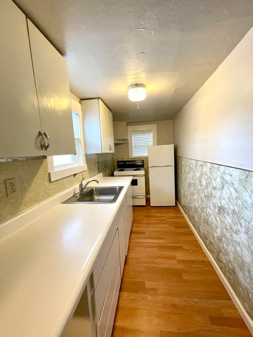 Cute westside cottage, close to downtown W/S/G included! — Photo 3