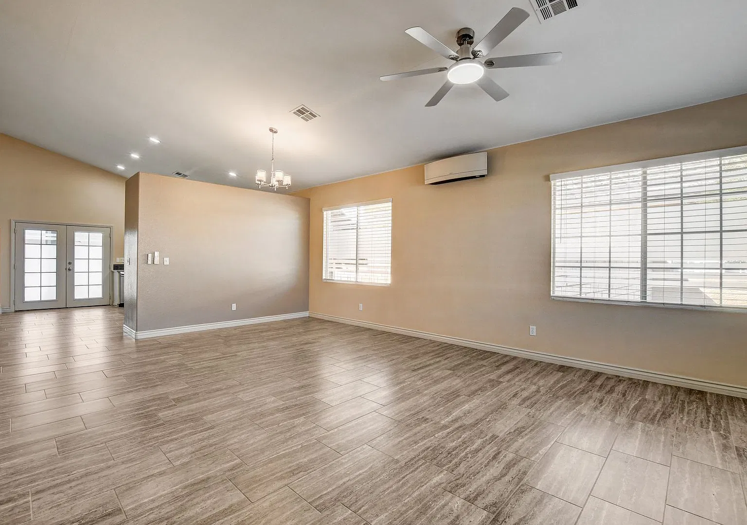 Stunning Modern 3 Bedroom Oasis w/ Vaulted Ceilings, Large Pet Friendly Backyard & NO HOA! — Photo 2