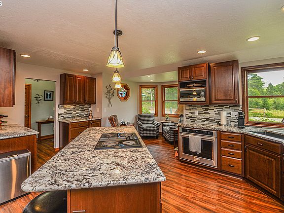 3rd image of 74287 Fern Hill Rd