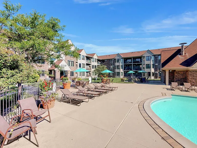 Oaks Lincoln Townhomes — Photo 20