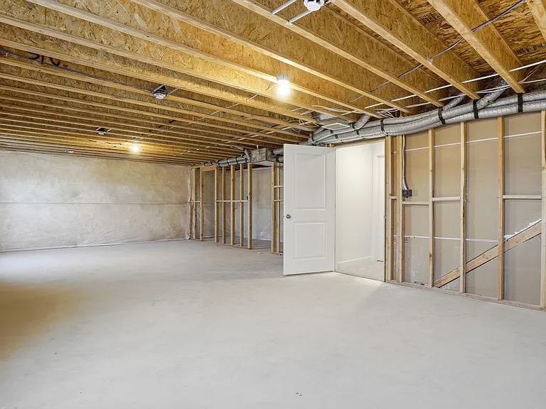 154 E Parade Ave — Photo 30