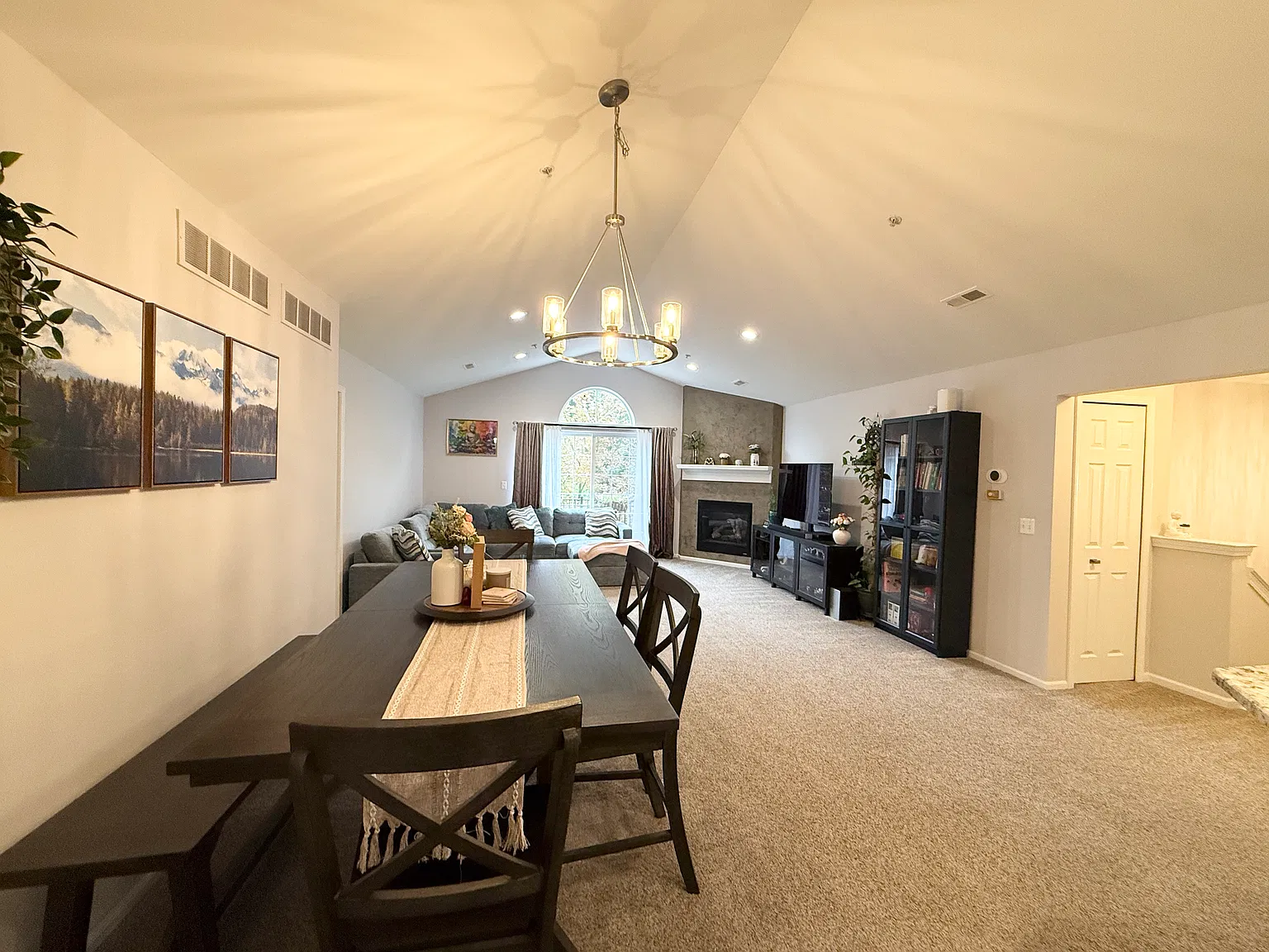 2 bed, 2041 sqft, $2,400 — Photo 4