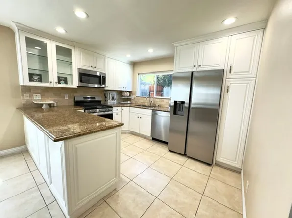 2512 Santa Ana Ave, Costa Mesa, CA 92627