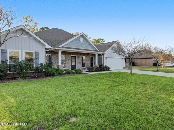 10423 Autumn Dr, Gulfport, MS 39503