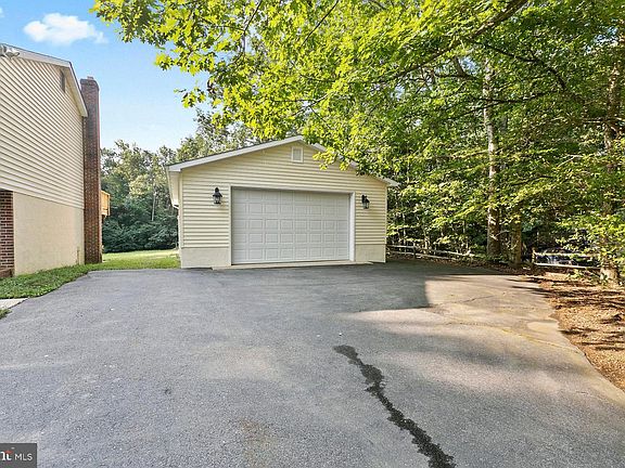 3rd image of 27335 Bosse Dr