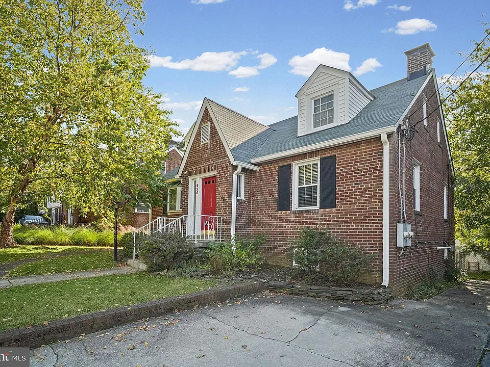 626 N George Mason Dr