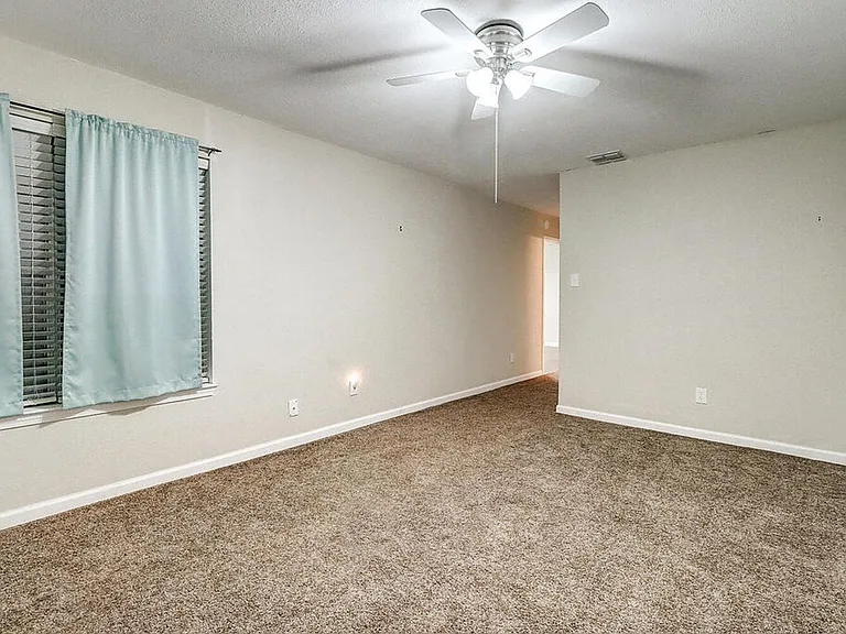 1011 Ennis Joslin 234 — Photo 37