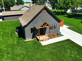 610 East St, Phillips, NE 68865