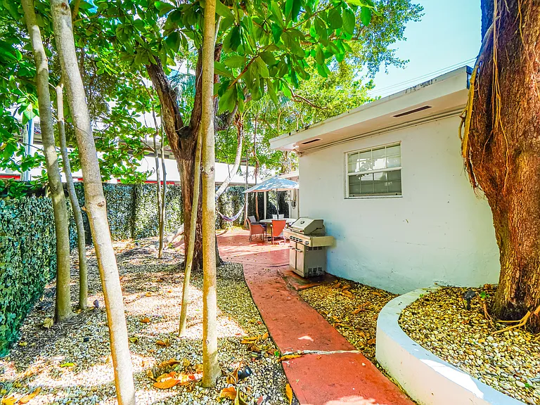 2710 SW 22nd Ave — Photo 30