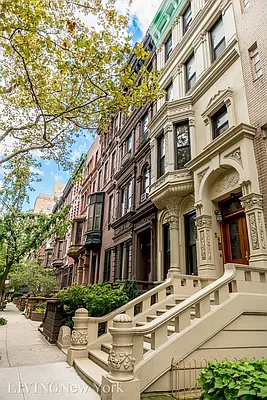 Sold by Living New York | media 18