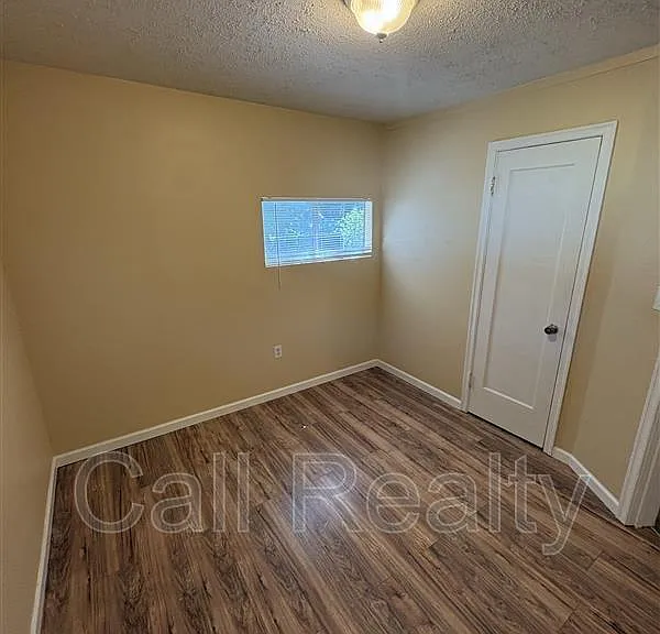1210 N Locust Rd — Photo 7