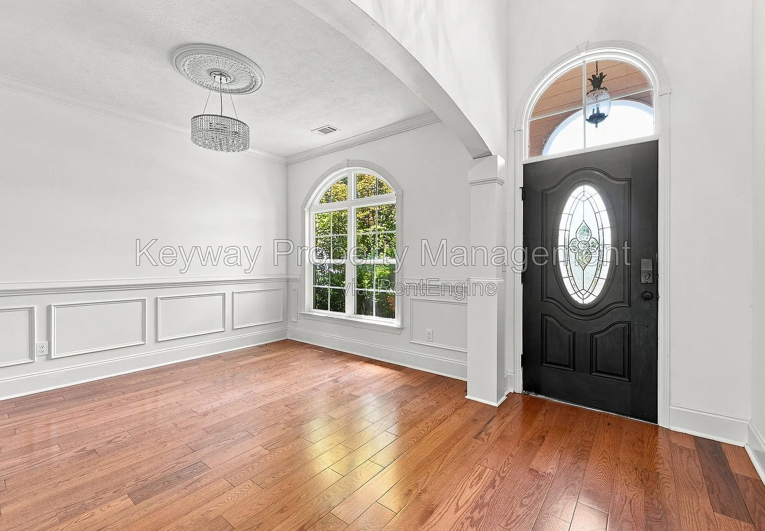 4 bed, 3.0 bath, 3607 sqft, $2,400 — Photo 4