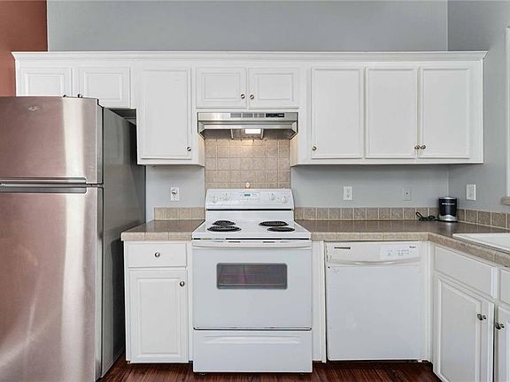 3rd image of 8303 Riverstone Dr Unit B