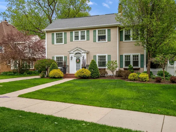 1197 Columbus Cir, Janesville, WI 53545