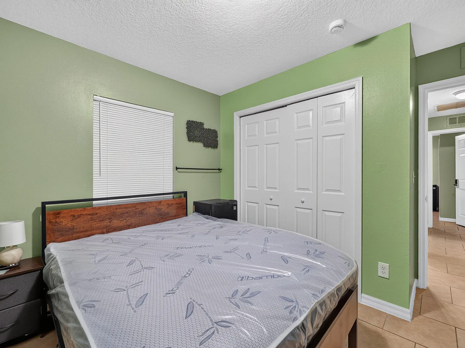 4 bed, 4.0 bath, 100 sqft, $862 — Photo 3