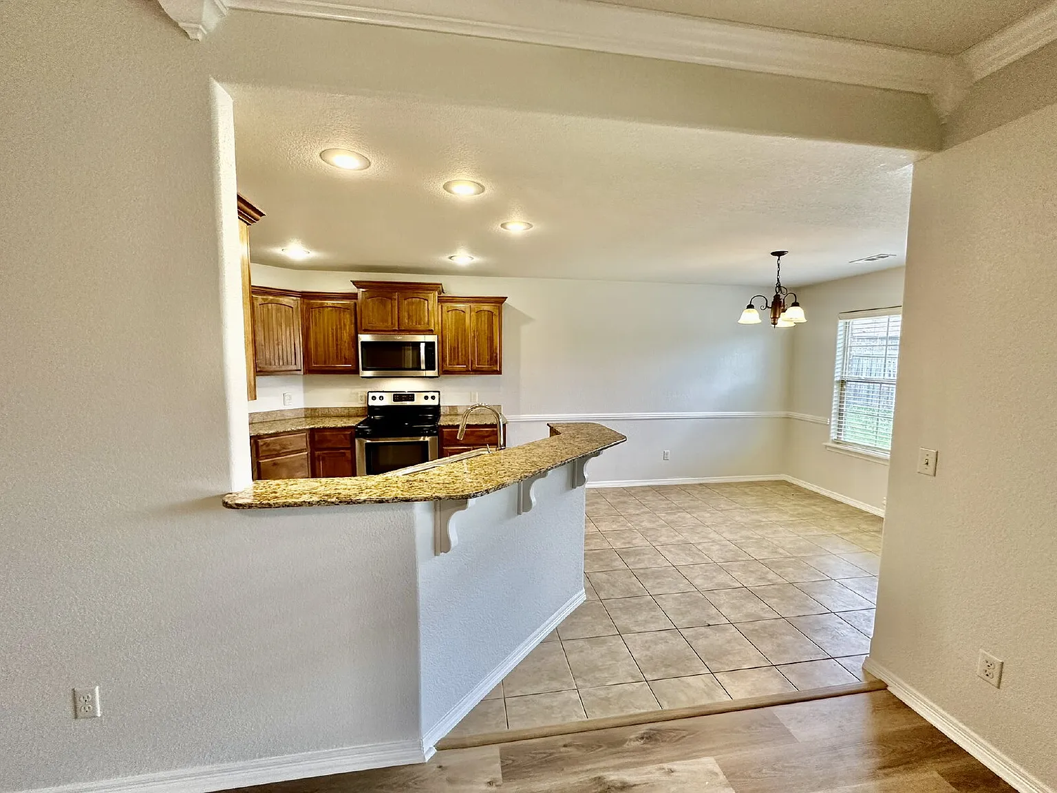 3 bed, 2.0 bath, 1653 sqft, $1,798 — Photo 4